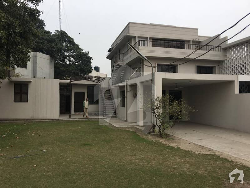 گلبرگ 3 گلبرگ لاہور میں 8 کمروں کا 1 کنال مکان 1.2 لاکھ میں کرایہ پر دستیاب ہے۔