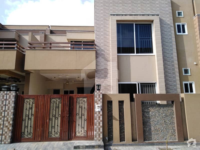 میاں ذولفقار علی شاہد روڈ فیصل آباد میں 3 کمروں کا 5 مرلہ مکان 30 ہزار میں کرایہ پر دستیاب ہے۔