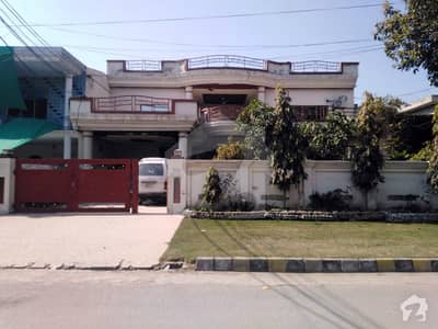 پی جی ای سی ایچ ایس فیز 1 پنجاب گورنمنٹ ایمپلائیز سوسائٹی لاہور میں 5 کمروں کا 1 کنال مکان 2.95 کروڑ میں برائے فروخت۔ پی جی ای سی ایچ ایس فیز 1 پنجاب گورنمنٹ ایمپلائیز سوسائٹی لاہور میں 5 کمروں کا 1 کنال مکان 2.95 کروڑ میں برائے فروخت۔