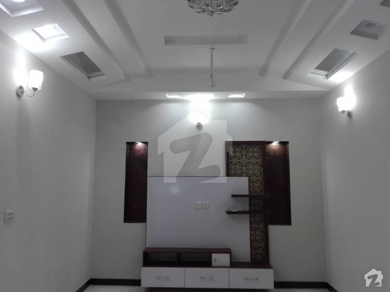 کینال گارڈنز - بلاک اے اے کینال گارڈن لاہور میں 2 کمروں کا 5 مرلہ بالائی پورشن 22 ہزار میں کرایہ پر دستیاب ہے۔