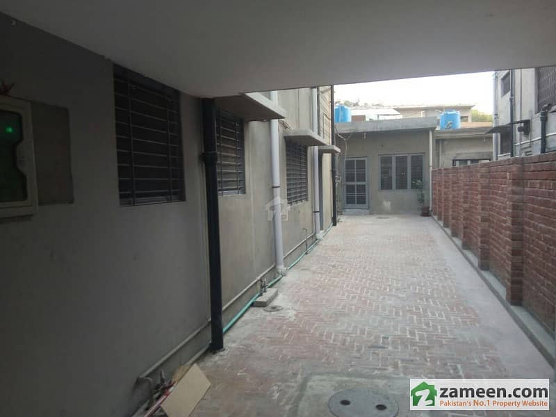 گلبرگ 2 گلبرگ لاہور میں 4 کمروں کا 1 کنال مکان 5 کروڑ میں برائے فروخت۔