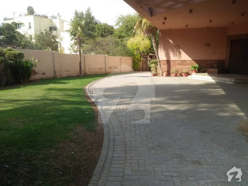2000 Yards Bungalow For Rent For Commercial Use