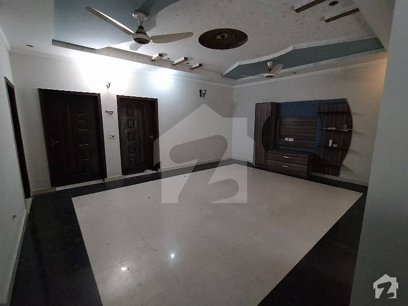 پی آئی اے ہاؤسنگ سکیم ۔ بلاک اے1 پی آئی اے ہاؤسنگ سکیم لاہور میں 5 کمروں کا 6 مرلہ مکان 1.35 کروڑ میں برائے فروخت۔