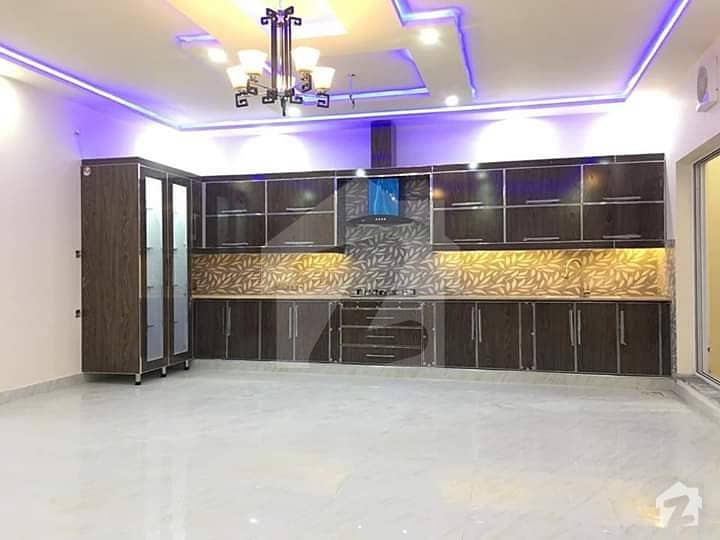 ماڈل سٹی ون کینال روڈ فیصل آباد میں 3 کمروں کا 5 مرلہ مکان 1.1 کروڑ میں برائے فروخت۔