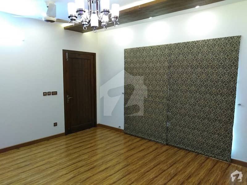 ویلینشیاء ہاؤسنگ سوسائٹی لاہور میں 5 کمروں کا 2 کنال مکان 5.5 کروڑ میں برائے فروخت۔