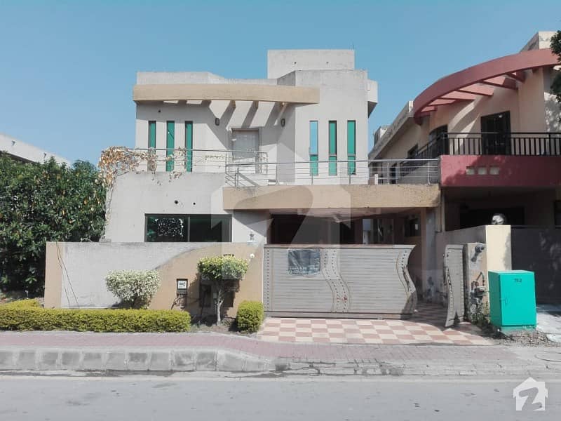 بحریہ ٹاؤن فیز 2 بحریہ ٹاؤن راولپنڈی راولپنڈی میں 5 کمروں کا 10 مرلہ مکان 1.72 کروڑ میں برائے فروخت۔