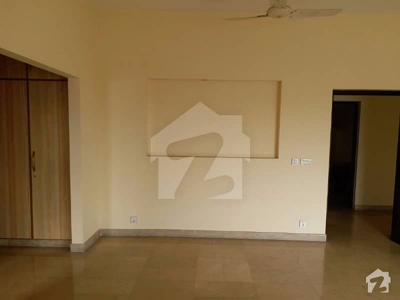 1 Kanal Upper Portion For Rent in Dha Lahore phase 6
