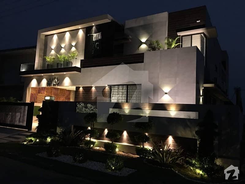 Newly Constructed 215 Marla Triple Storey Beautiful House With Basement Facing Park