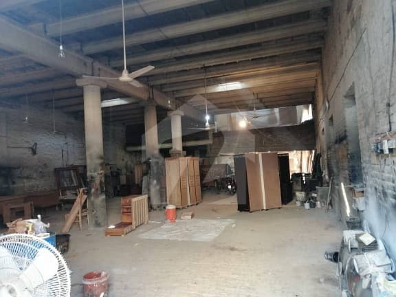 جھنگ روڈ فیصل آباد میں 2.15 کنال گودام 1.5 لاکھ میں کرایہ پر دستیاب ہے۔ جھنگ روڈ فیصل آباد میں 2.15 کنال گودام 1.5 لاکھ میں کرایہ پر دستیاب ہے۔