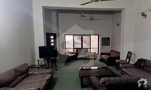 مین بلیوارڈ گلبرگ گلبرگ لاہور میں 7 کمروں کا 1.75 کنال مکان 16 کروڑ میں برائے فروخت۔