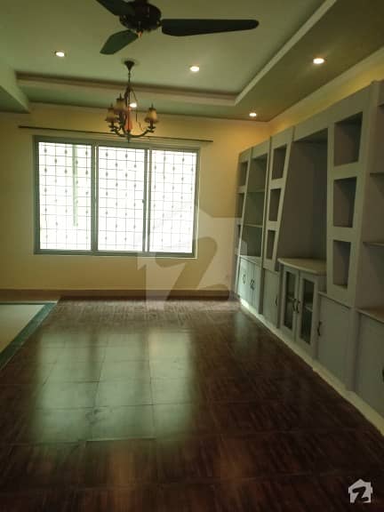 F-7 House Is Available For Sale 6 Bed Rooms