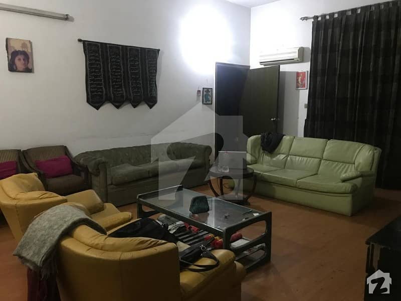 ٹیک سوسائٹی لاہور میں 6 کمروں کا 1.6 کنال مکان 8 کروڑ میں برائے فروخت۔
