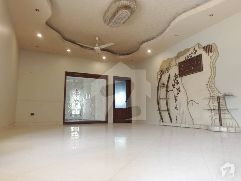 550 Sq Yards Corner Bungalow For Sale