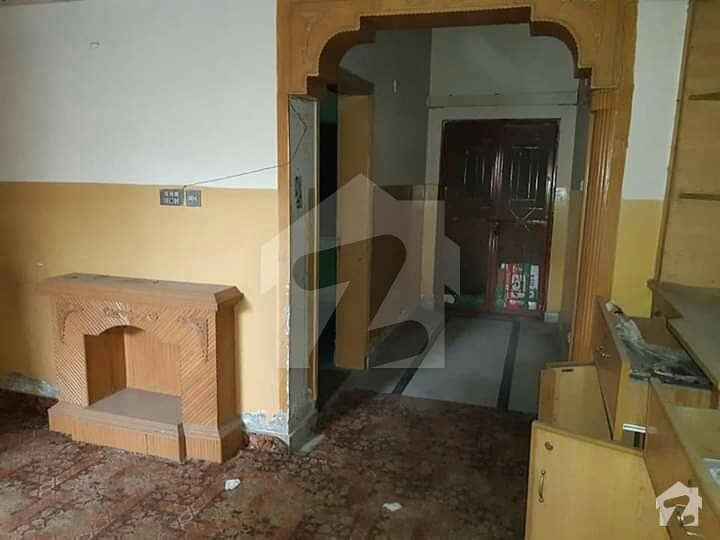 چکلالہ سکیم 3 چکلالہ سکیم راولپنڈی میں 5 کمروں کا 6 مرلہ مکان 40 ہزار میں کرایہ پر دستیاب ہے۔