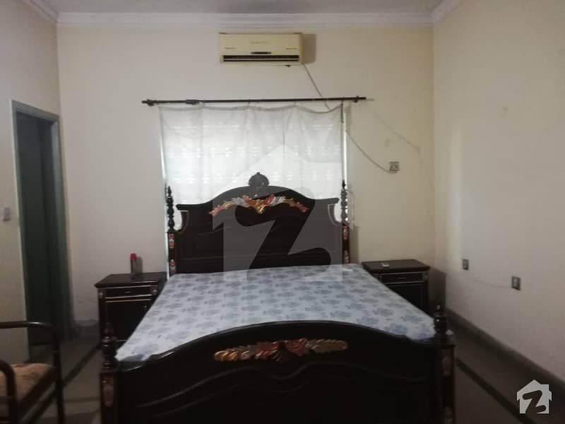 1 BED IN DHA PHASE 2 BLOCK R LOWER PORTION FULLY FURNISHED