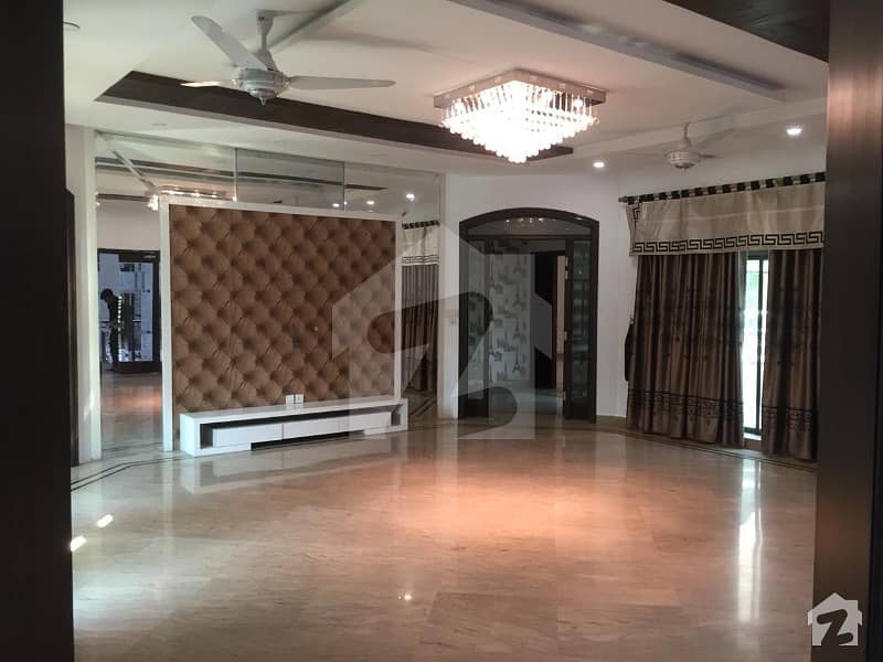 گارڈن ٹاؤن - گارڈن بلاک گارڈن ٹاؤن لاہور میں 6 کمروں کا 6 کنال مکان 32 کروڑ میں برائے فروخت۔