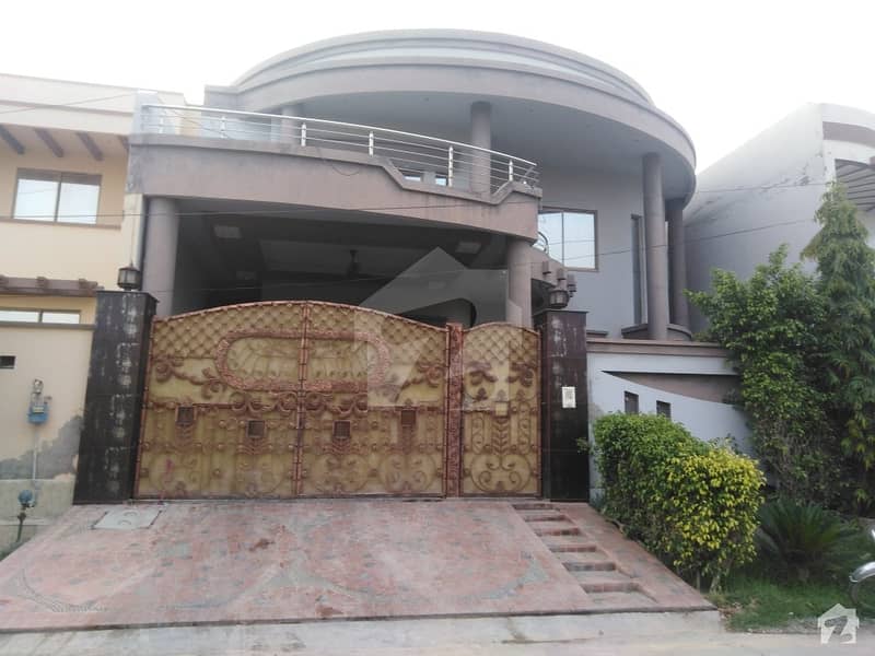 سعید کالونی فیصل آباد میں 13 مرلہ مکان 3.25 کروڑ میں برائے فروخت۔