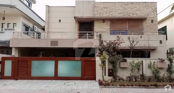 بحریہ ٹاؤن فیز 4 بحریہ ٹاؤن راولپنڈی راولپنڈی میں 5 کمروں کا 1 کنال مکان 4.15 کروڑ میں برائے فروخت۔ بحریہ ٹاؤن فیز 4 بحریہ ٹاؤن راولپنڈی راولپنڈی میں 5 کمروں کا 1 کنال مکان 4.15 کروڑ میں برائے فروخت۔