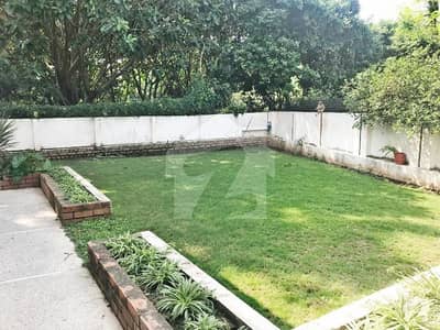 ای ۔ 7 اسلام آباد میں 3 کمروں کا 1.6 کنال مکان 18 کروڑ میں برائے فروخت۔ ای ۔ 7 اسلام آباد میں 3 کمروں کا 1.6 کنال مکان 18 کروڑ میں برائے فروخت۔
