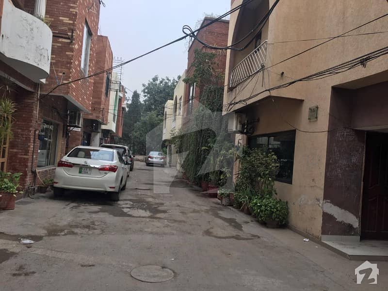 ریس ویو لاہور میں 3 کمروں کا 5 مرلہ مکان 65 ہزار میں کرایہ پر دستیاب ہے۔