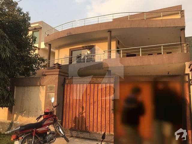 خدا بخش کالونی کینٹ لاہور میں 6 کمروں کا 1 کنال مکان 2.45 کروڑ میں برائے فروخت۔