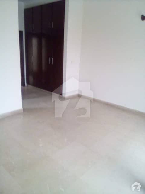 10 Marla 2 Bed Superb Lower Portion In Wapda Town