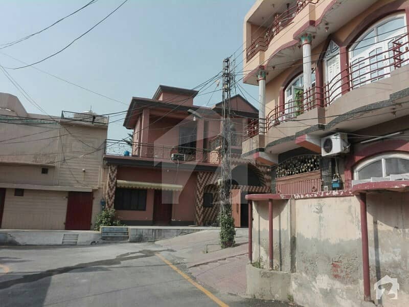 رضا آباد فیصل آباد میں 4 کمروں کا 5 مرلہ مکان 1.65 کروڑ میں برائے فروخت۔