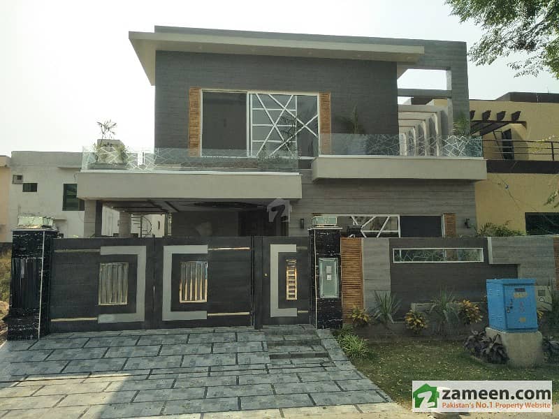 Featured image of post House Boundary Wall Design In Pakistan / Sometimes the house has a basement which serves as a garage.