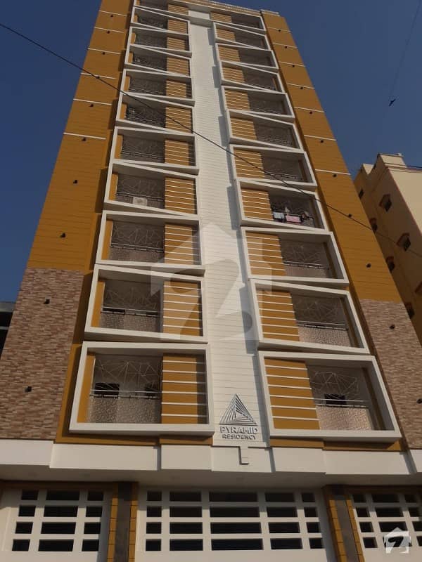 کلفٹن ۔ بلاک 1 کلفٹن کراچی میں 3 کمروں کا 7 مرلہ فلیٹ 2.45 کروڑ میں برائے فروخت۔