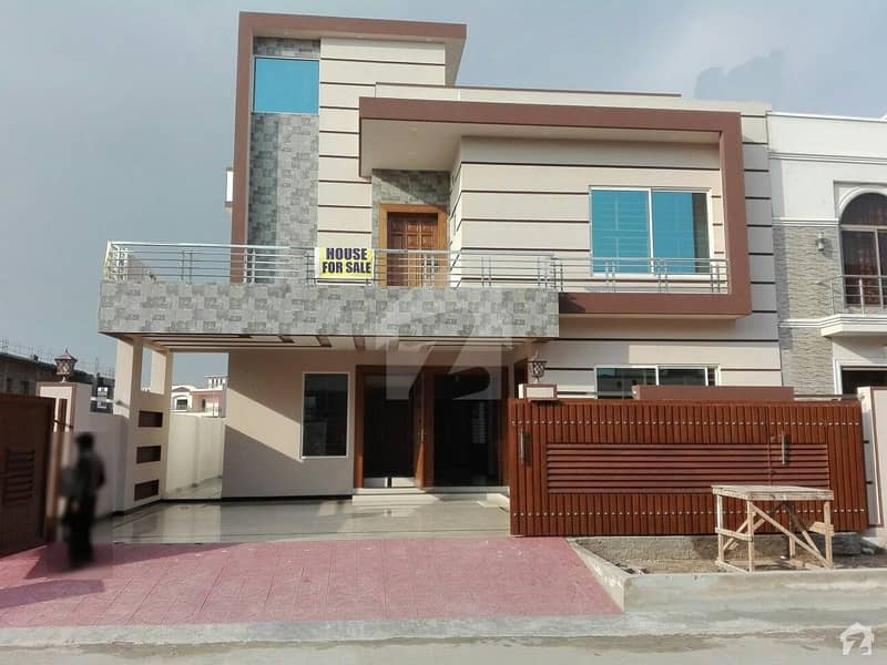 میڈیا ٹاؤن راولپنڈی میں 6 کمروں کا 11 مرلہ مکان 2.6 کروڑ میں برائے فروخت۔