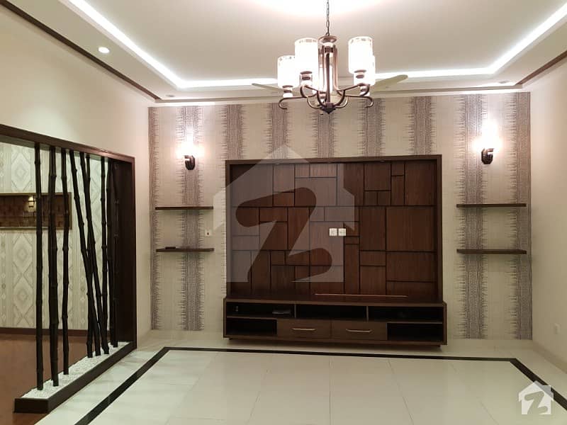 بحریہ ٹاؤن سیکٹر سی بحریہ ٹاؤن لاہور میں 5 کمروں کا 10 مرلہ مکان 1.8 کروڑ میں برائے فروخت۔