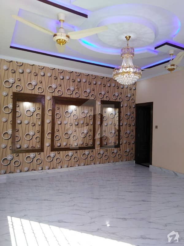 سوان گارڈن اسلام آباد میں 7 کمروں کا 12 مرلہ مکان 2.15 کروڑ میں برائے فروخت۔