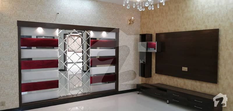 بحریہ ٹاؤن ۔ بلاک بی بی بحریہ ٹاؤن سیکٹرڈی بحریہ ٹاؤن لاہور میں 5 کمروں کا 10 مرلہ مکان 1.7 کروڑ میں برائے فروخت۔