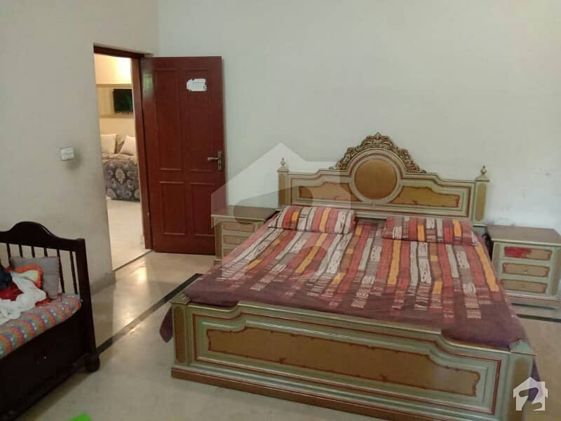 سعید کالونی فیصل آباد میں 3 کمروں کا 12 مرلہ مکان 1.6 کروڑ میں برائے فروخت۔