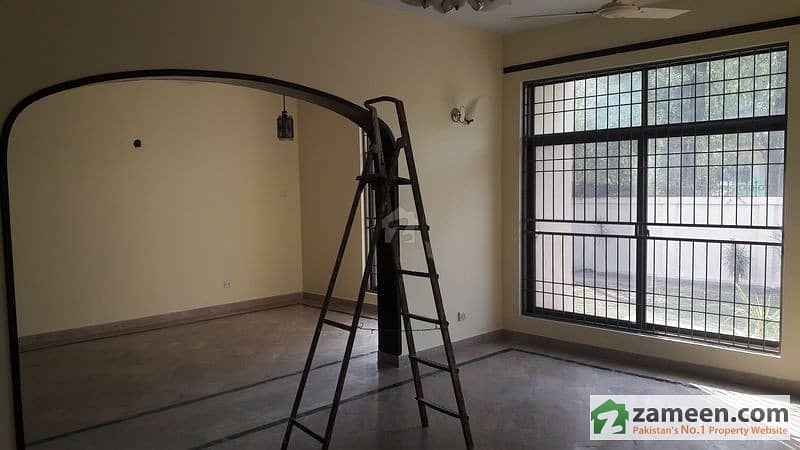 8 Marla Glorious Marble Flooring With Servant Quarter In Nayyab Villas