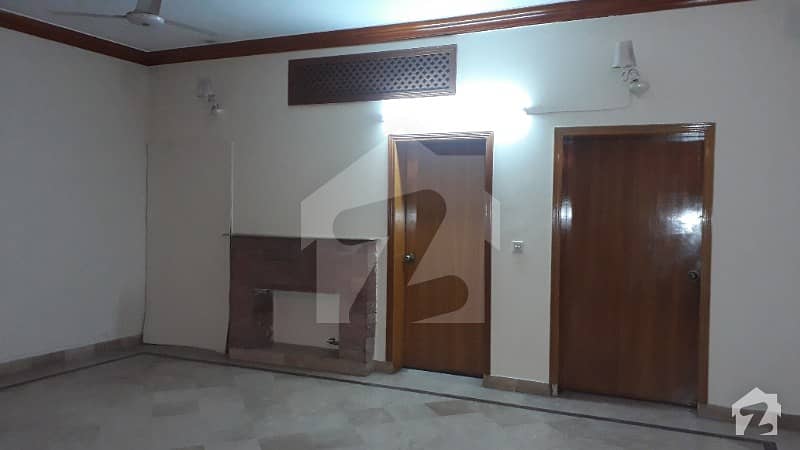 Dha 1 Kanal Facing Park Excellent Upper Portion With Separate Gate For Rent In Phase 3