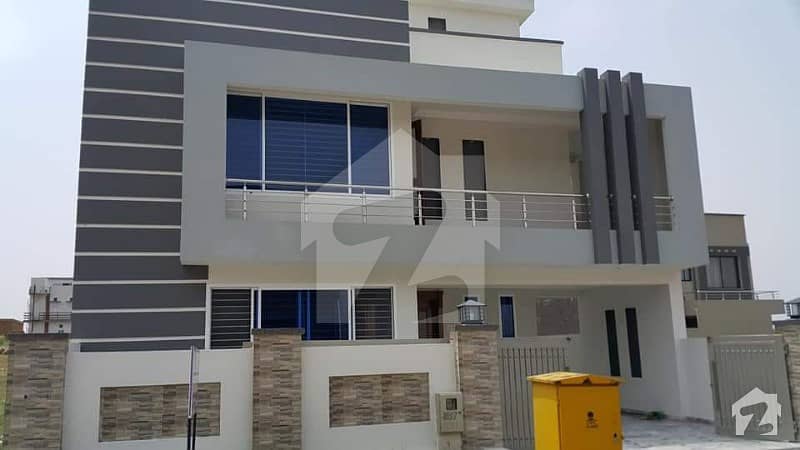 6 Bedroom Attach Washroom One Servant Room 10 Marla Size 35x70 For Rent Available