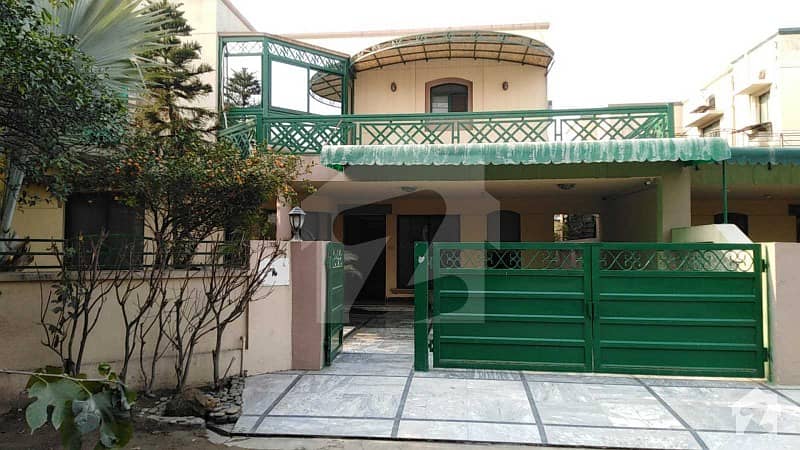 24 Marla Old House For Sale In Eden Canal Villas Lahore