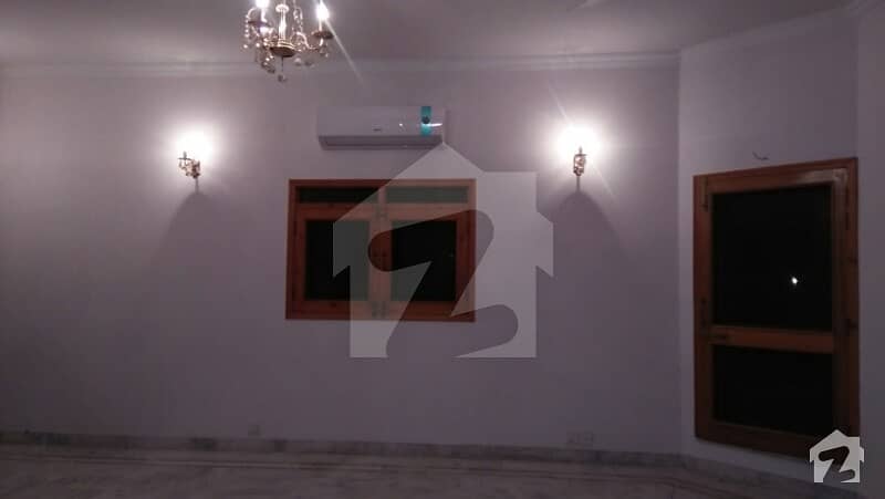 ڈی ایچ اے فیز 5 - بلاک جی فیز 5 ڈیفنس (ڈی ایچ اے) لاہور میں 3 کمروں کا 1.25 کنال بالائی پورشن 65 ہزار میں کرایہ پر دستیاب ہے۔