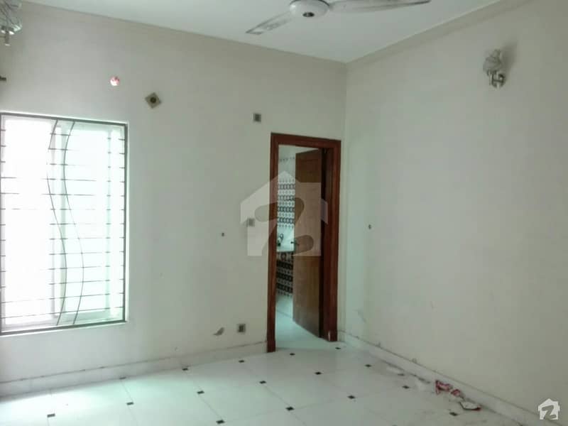 نیشنل پولیس فاؤنڈیشن اسلام آباد میں 6 کمروں کا 10 مرلہ مکان 1.55 کروڑ میں برائے فروخت۔