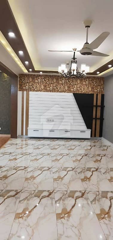 کینال ولاز کینال ایکسپریس فیصل آباد میں 5 کمروں کا 7 مرلہ مکان 45 ہزار میں کرایہ پر دستیاب ہے۔