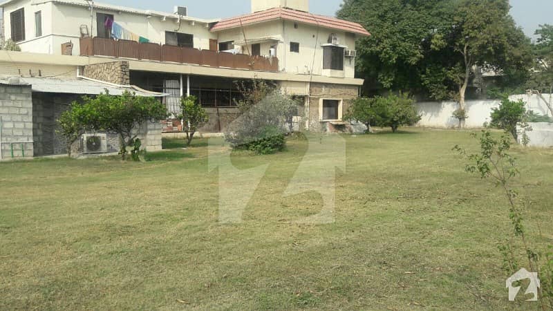 پشاور روڈ راولپنڈی میں 11 کمروں کا 9.39 کنال مکان 34.15 کروڑ میں برائے فروخت۔