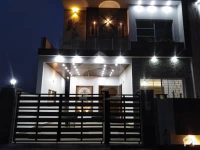 واپڈا سٹی ۔ بلاک ایم واپڈا سٹی فیصل آباد میں 4 کمروں کا 10 مرلہ مکان 1.8 کروڑ میں برائے فروخت۔