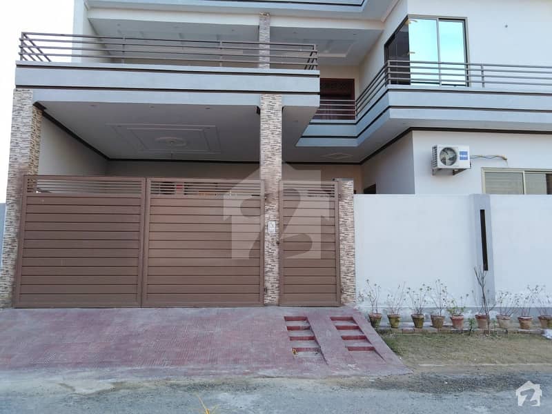 گورنمنٹ ایمپلائیز کوآپریٹو ہاؤسنگ سوسائٹی بہاولپور میں 6 کمروں کا 1.2 کنال مکان 2.05 کروڑ میں برائے فروخت۔