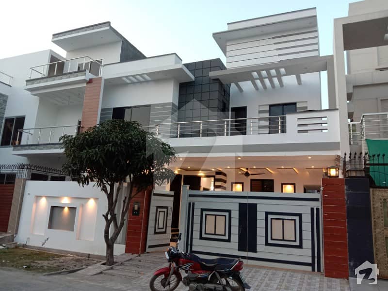 کینال ویو ہاؤسنگ سکیم گوجرانوالہ میں 5 کمروں کا 10 مرلہ مکان 1.7 کروڑ میں برائے فروخت۔