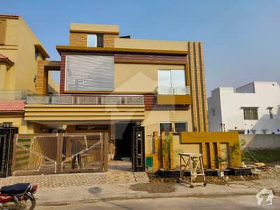 10 MARLA LUXURY BRAND NEW HOUSE FOR SALE NEAR PARK MASJID MARKET 10 MARLA LUXURY BRAND NEW HOUSE FOR SALE NEAR PARK MASJID MARKET