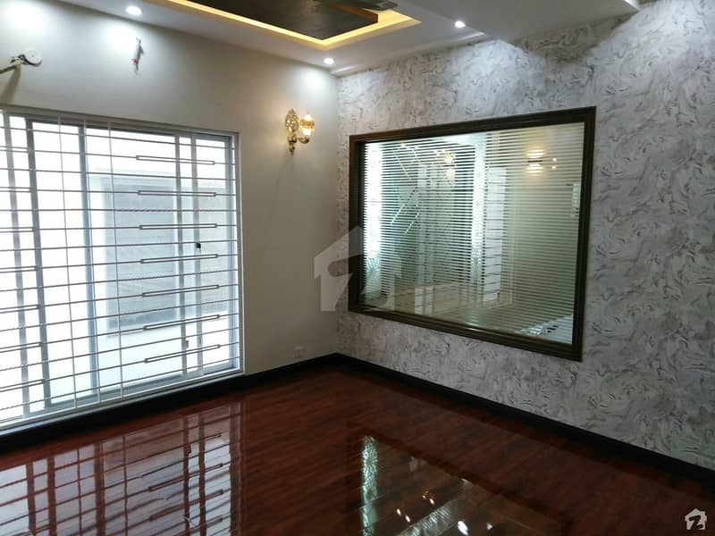ویلینشیاء ہاؤسنگ سوسائٹی لاہور میں 5 کمروں کا 2 کنال مکان 6.25 کروڑ میں برائے فروخت۔