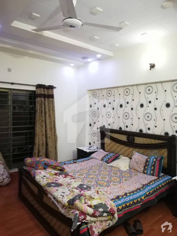 ویلینشیاء ۔ بلاک پی1 ویلینشیاء ہاؤسنگ سوسائٹی لاہور میں 5 کمروں کا 10 مرلہ مکان 2.2 کروڑ میں برائے فروخت۔