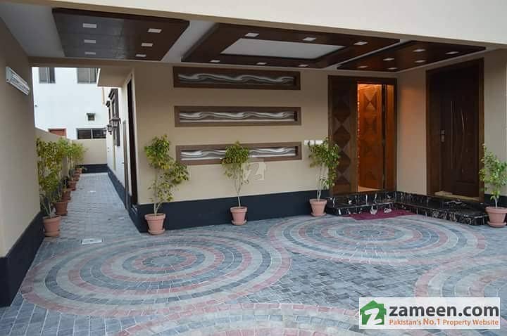 Prime Location Near McDonald 10 Marla House Portion For Rent In Bahria Town