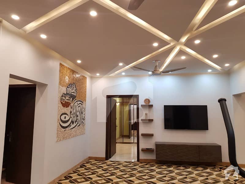 ڈی ایچ اے فیز 1 ڈیفنس (ڈی ایچ اے) لاہور میں 5 کمروں کا 1.5 کنال مکان 5.4 کروڑ میں برائے فروخت۔